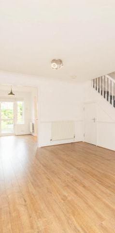 4 Bedroom, 3 bath, 1 reception Terraced House - Photo 1