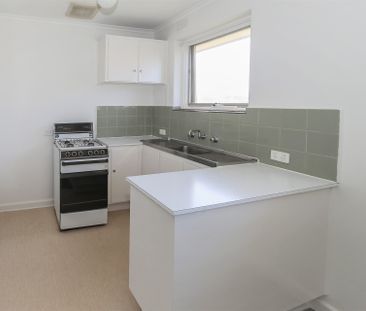 One Bedroom apartment located in the heart of Glen Iris. - Photo 3