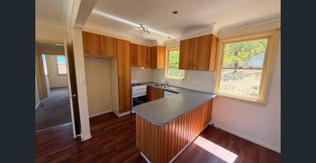 Fully Fenced 3 Bedroom Cottage Available Now - Photo 5