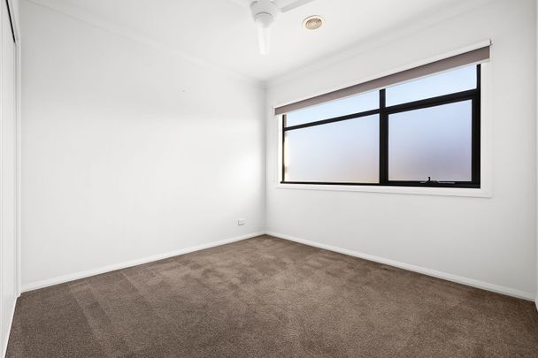 2 Bedroom Townhouse! - Photo 1