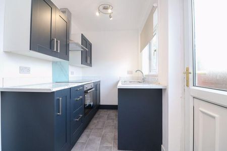 2 bedroom semi-detached house to rent - Photo 4
