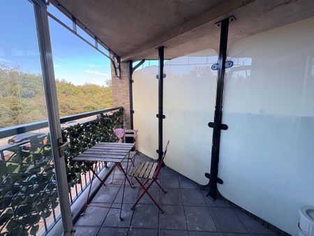 2 bedroom flat to rent - Photo 2