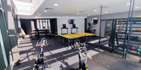 Silver Studio with Wet Room - Photo 5