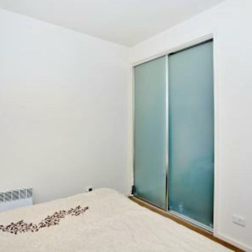 CHIC MODERN LIVING IN TOP LOCALE! - Photo 1