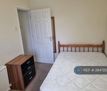 1 bedroom in a house share to rent - Photo 3