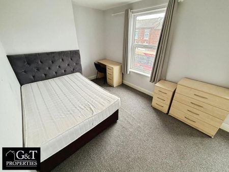 1 bedroom in a house share to rent - Photo 2