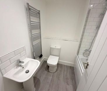 2 bedroom semi-detached house to rent - Photo 6