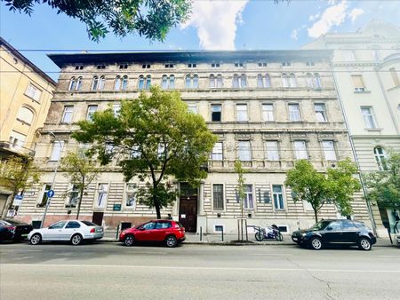 Kiadó átlagos állapotú lakás - Budapest VI. kerület - Fotó 3