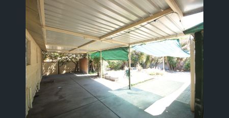 ** DON'T SIGN ANYTHING UNTIL YOU HAVE SEEN THIS RIPSNORTER!! ** - Photo 2