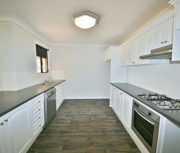 7 Kings Park Way - Photo 2