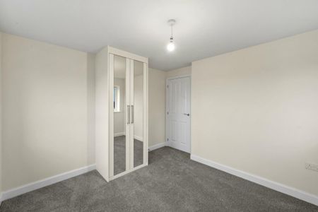 4 bedroom detached house to rent - Photo 3