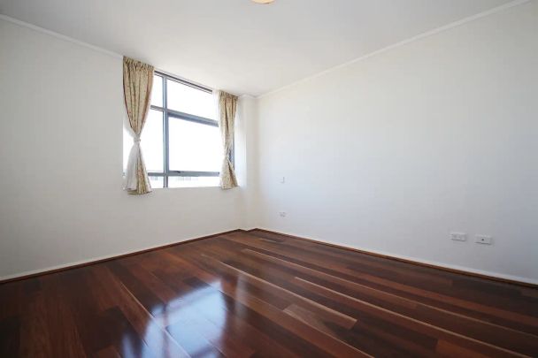 “Modern & Spacious Two Bedroom Apartment” - Photo 1