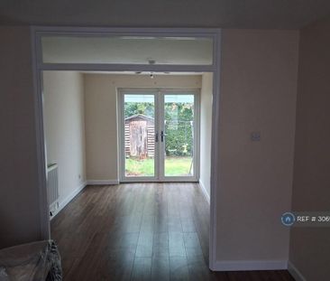 3 bedroom end of terrace house to rent - Photo 1