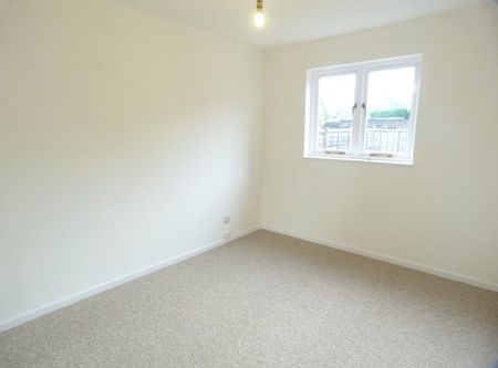 Shaw Drive, Walton-on-Thames, KT12 - Photo 2