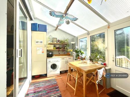 4 bedroom terraced house to rent - Photo 3