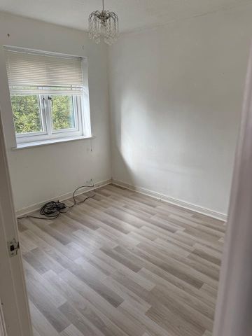 3 Bed Semi-Detached House, Cole Street, M40 - Photo 3