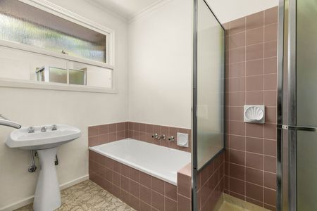 2/17 Clyde Street, Kew East VIC 3102 - Photo 5