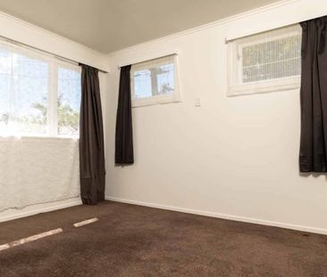 Charming 3-Bedroom Family Home in Birkenhead - Photo 2