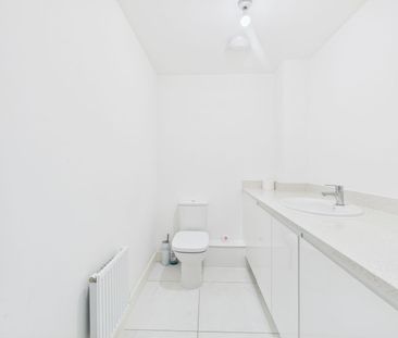 3 Bedroom - Photo 4