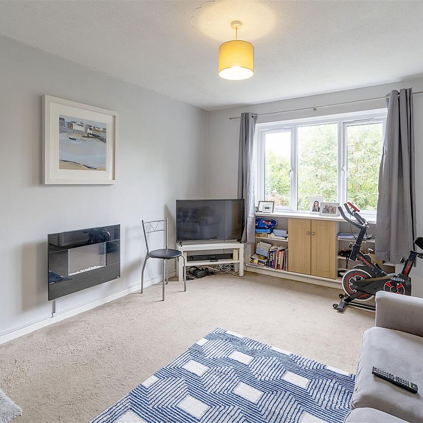 Biscombe Gardens, Saltash - Photo 1