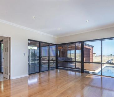 Magnificent 2-Storey Home - An Entertainer's Dream! - Photo 1