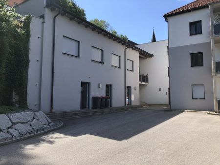 Gelegenheit: Neuwertige, helle 2-Zimmer-Wohnung mit möblierter Küche, Balkon und tollem Innblick in Obernberg - Foto 4