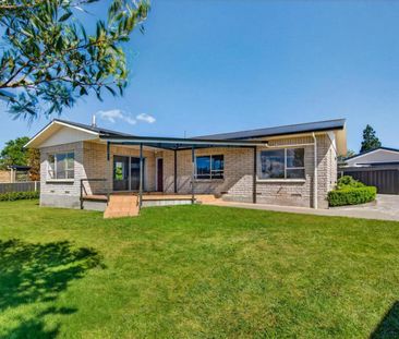 Relaxed Living Close to Schools and Guthrie Park - Photo 5