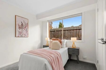 “Stylish Family Home in Prime Location” - Photo 4