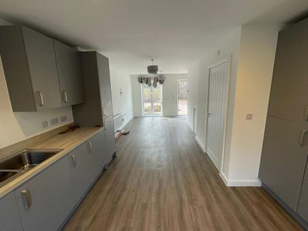 2 bedroom end of terrace house to rent - Photo 4