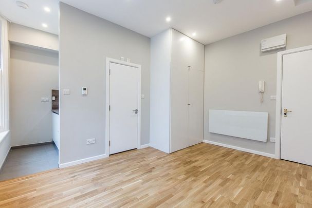 Studio to rent - Photo 1