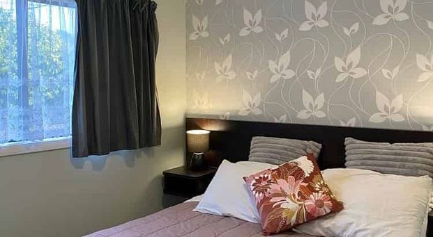 2-bedroom furnished flat near CBD with free wifi - Photo 1