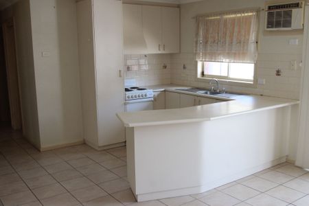 4/8 Waratah Court, Cobram - Photo 5