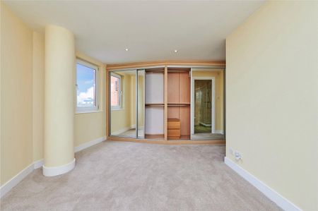 2 bedroom flat in 3 Arnhem Place - Photo 2