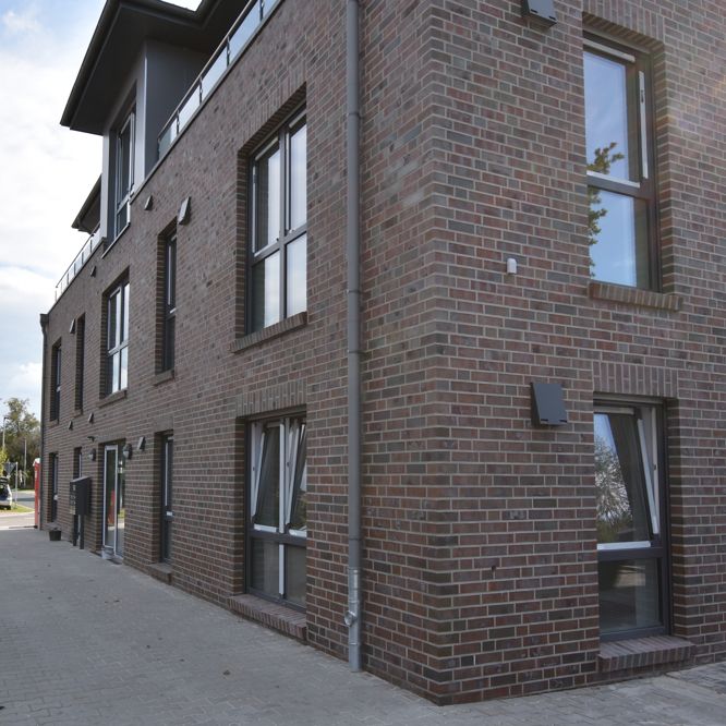 Neubau: Erdgeschosswohnung mit zwei Zimmern und Terrasse - Photo 1