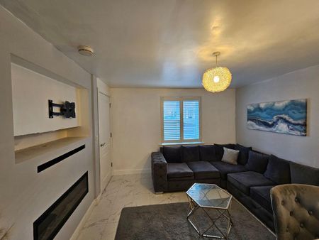 4 bedroom semi-detached house to rent - Photo 2