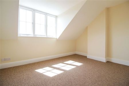 Cricklade Street, - Photo 2