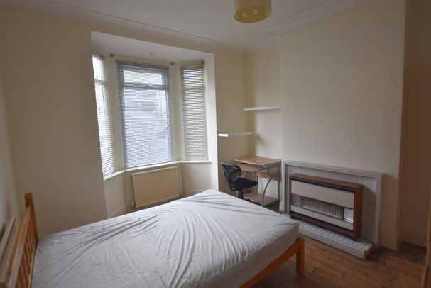 4 Bedroom End Terraced House - Photo 1