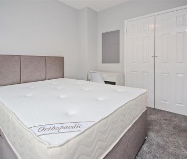 6 bedroom semi-detached house to rent - Photo 4