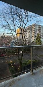 PET FRIENDLY Bachelor With Private Balcony in Downtown Vancouver - Photo 4