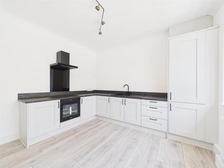 3 bedroom detached bungalow to rent - Photo 3