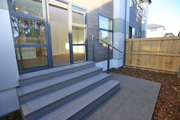 MODERN – CITY CENTRE – THREE BEDROOM TOWNHOUSE - Photo 1