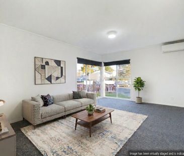 3 BEDROOM - FULLY RENOVATED - GARAGE - Photo 1