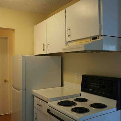 Charming 2 Bedroom, 1 Bath Unit for Rent - Photo 1