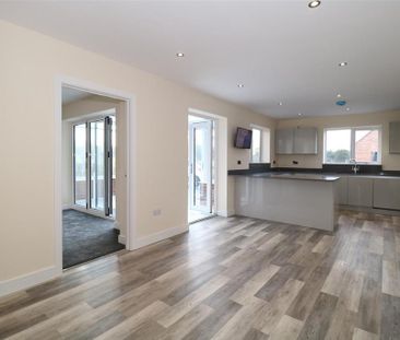 4 bedroom detached house to rent - Photo 3