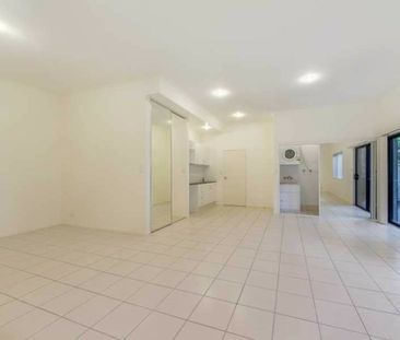 DUAL LIVING VILLA WITH 270 DEGREE VIEWS + RESORT STYLE POOL - Photo 2