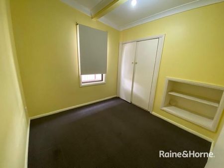 Cute Cottage Close to Town - Photo 2