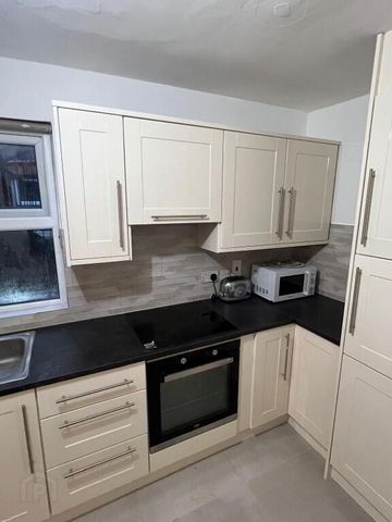 En-Suite Room, 4 Eglantine Gardens, Belfast, BT9 6EZ - Photo 3