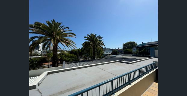 Fully Furnished Apartment in the Heart of Coolangatta - Photo 1