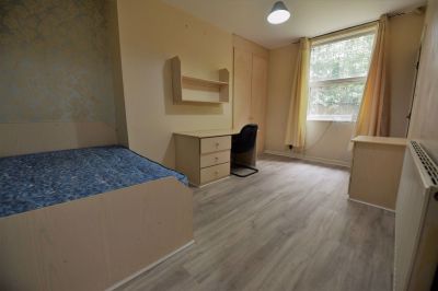 2 bedroom Flat in Flat 1, Leeds - Photo 5