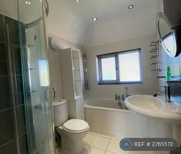 3 bedroom semi-detached house to rent - Photo 4